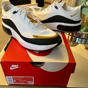 Nike Air Max 90A women’s Shoes - White and Black